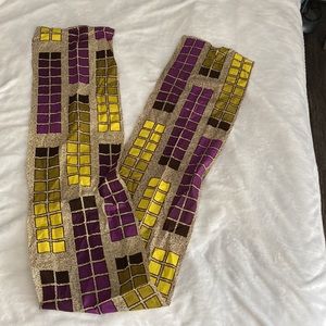 🟨 🟪 🟫
Animal print tribal African? scarf / wrap